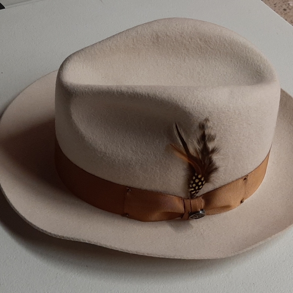 Dress hat. - Picture 3 of 4